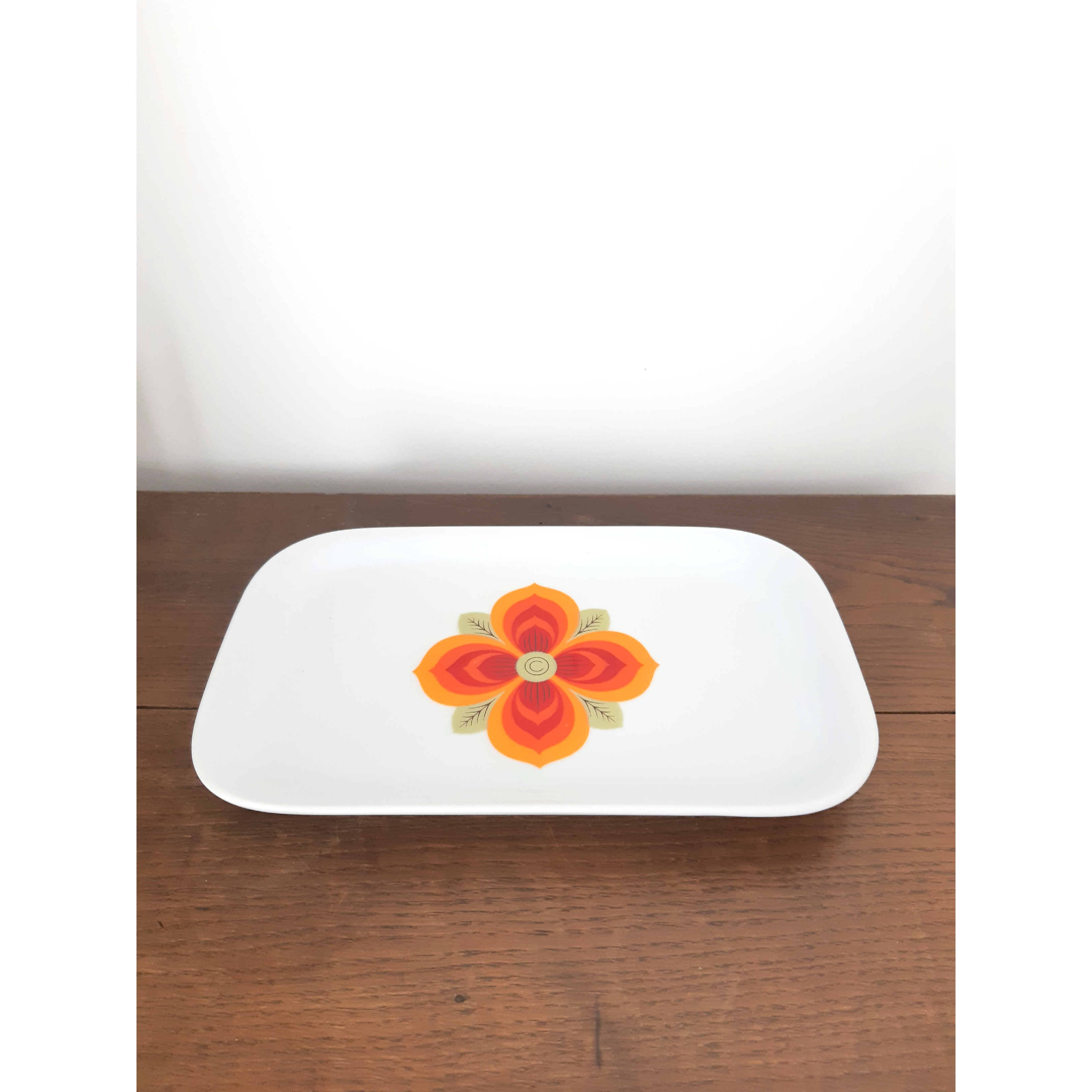 Small dish and its 70s cup