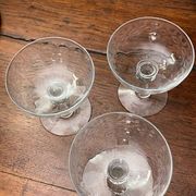 Lot de 3 coupes à champagne art déco gravées arabesque