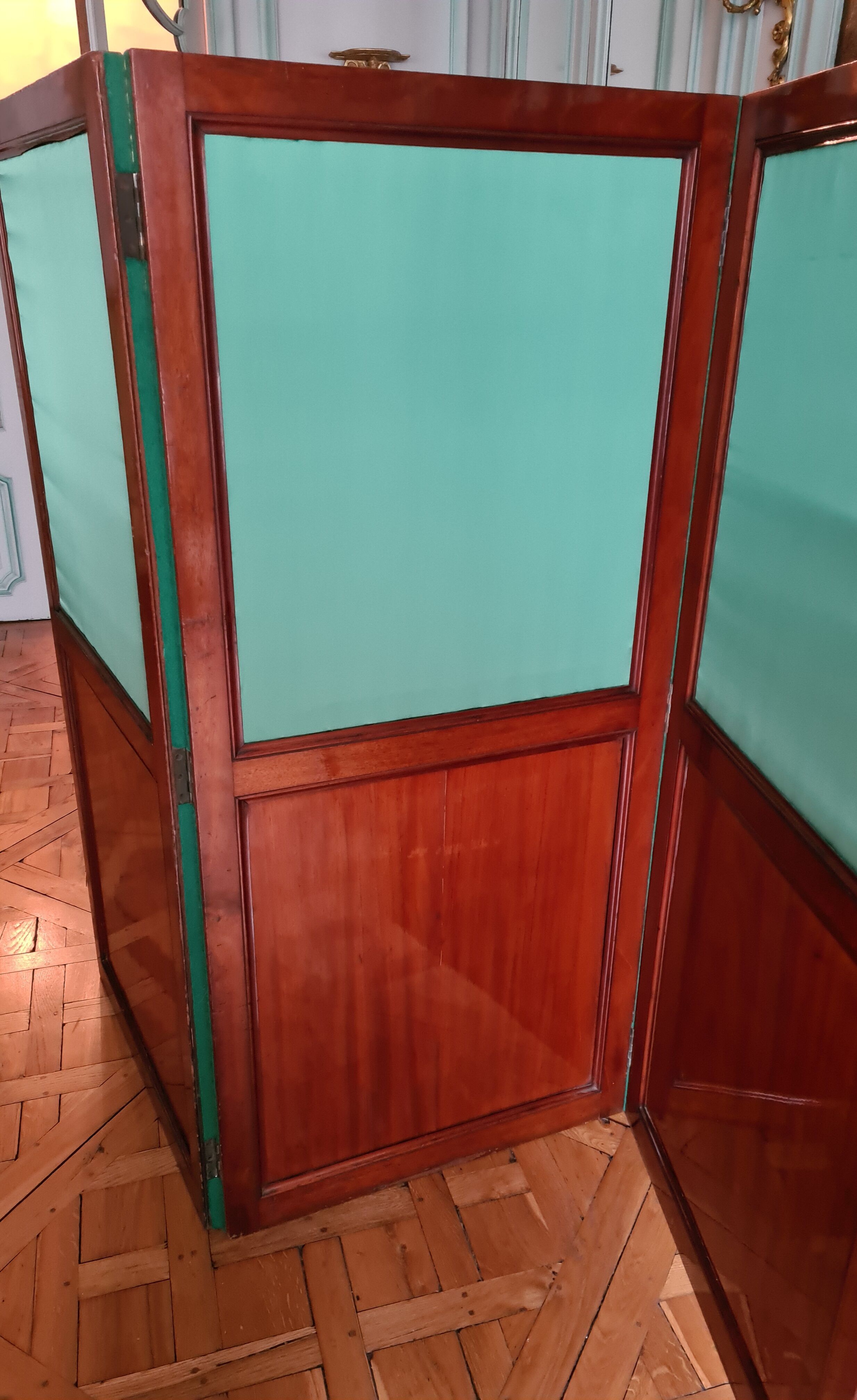 Mahogany screen late 18th