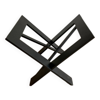 Geometric wooden magazine rack