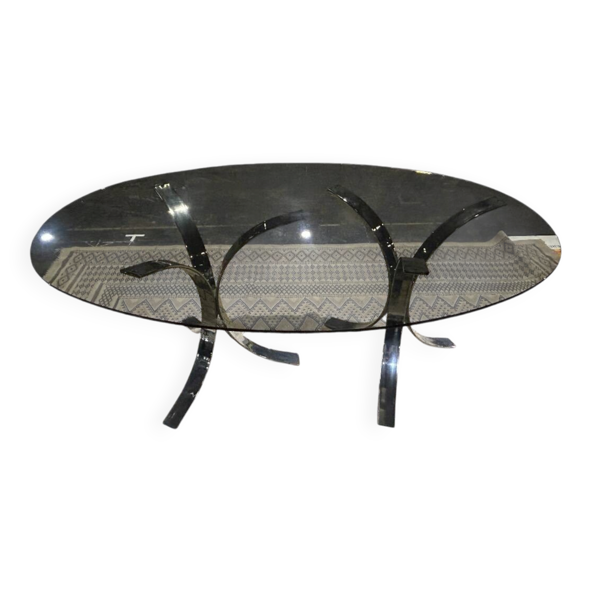 table en verre fumé et pieds en métal chromé