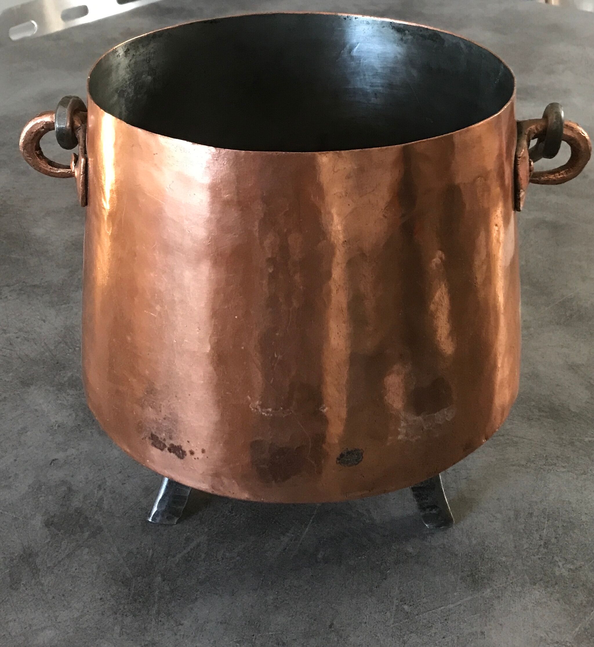 Cauldron with tinned copper pot handle and support 3 feet - 25.5 cm