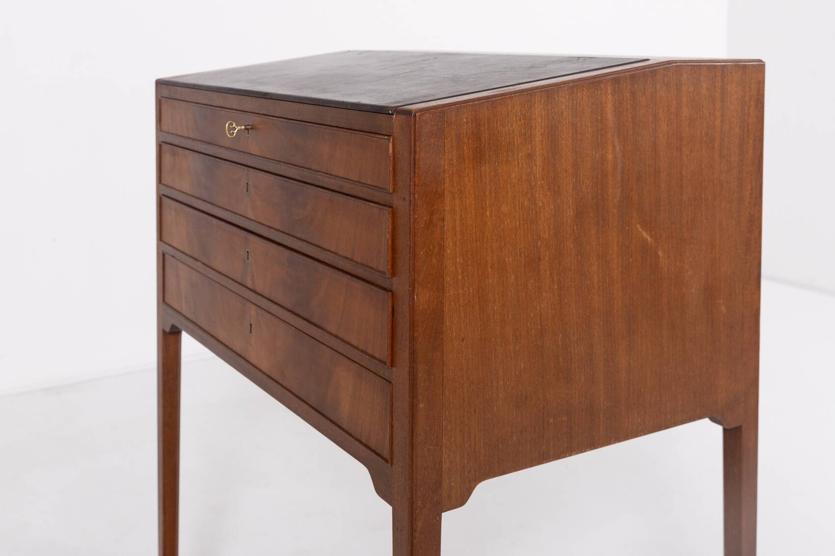 Bureau debout danois moderne du milieu du siècle de Frits Henningsen