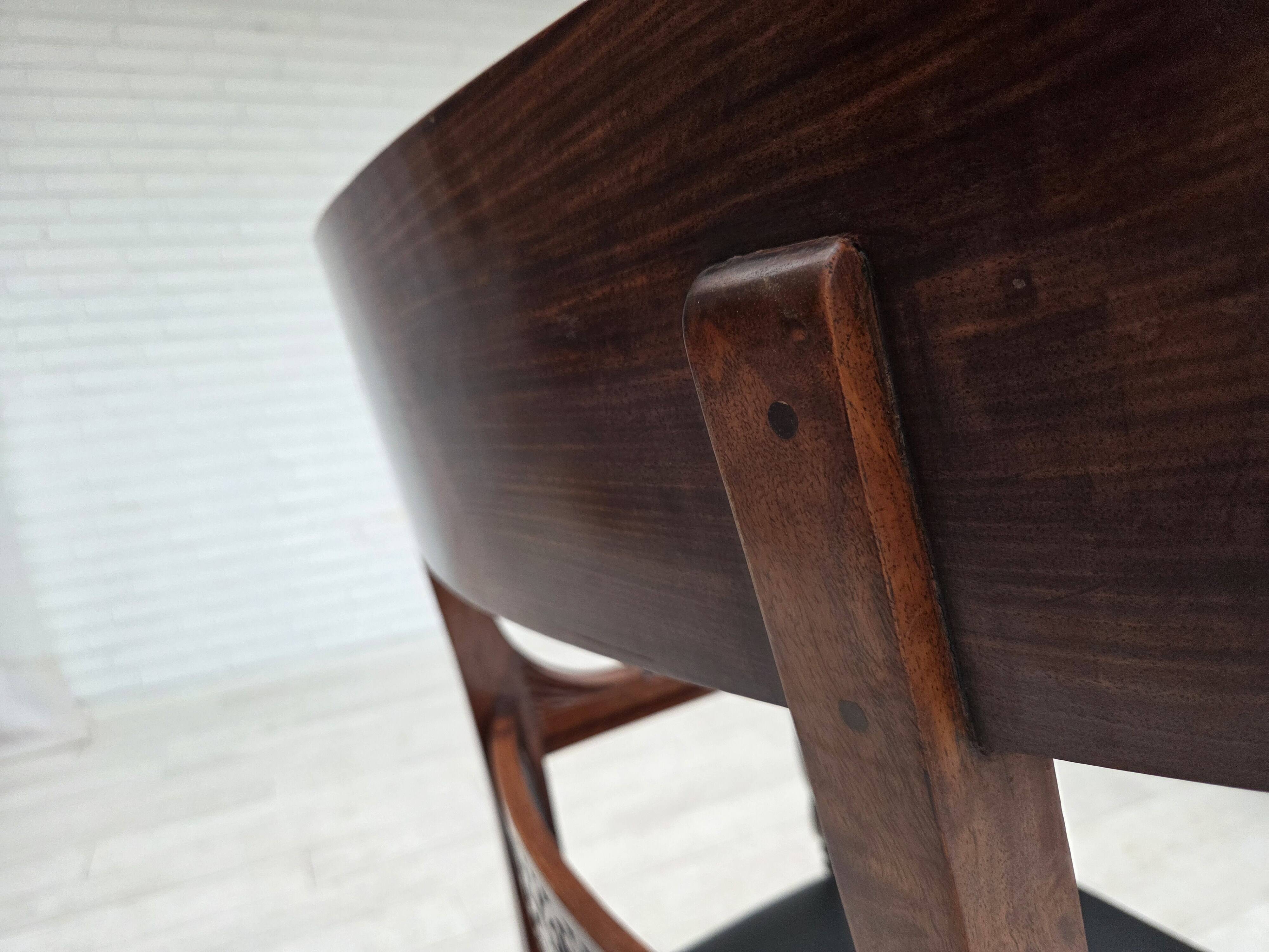 1920-30s, set of 2 armchairs, design after Georges Jacob, carved teak wood.