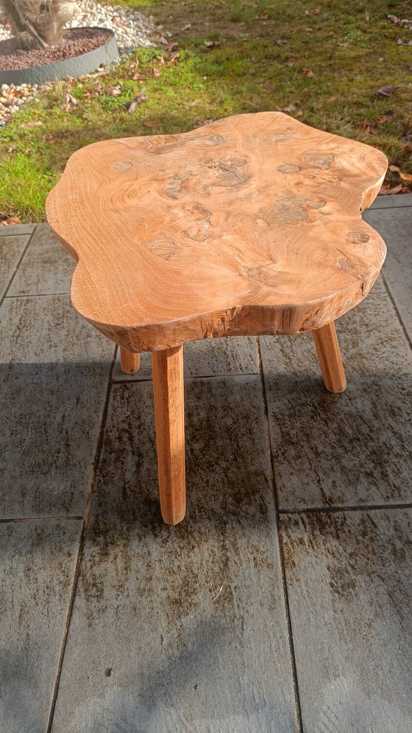 Table d'appoint bois brut style brutaliste organique
