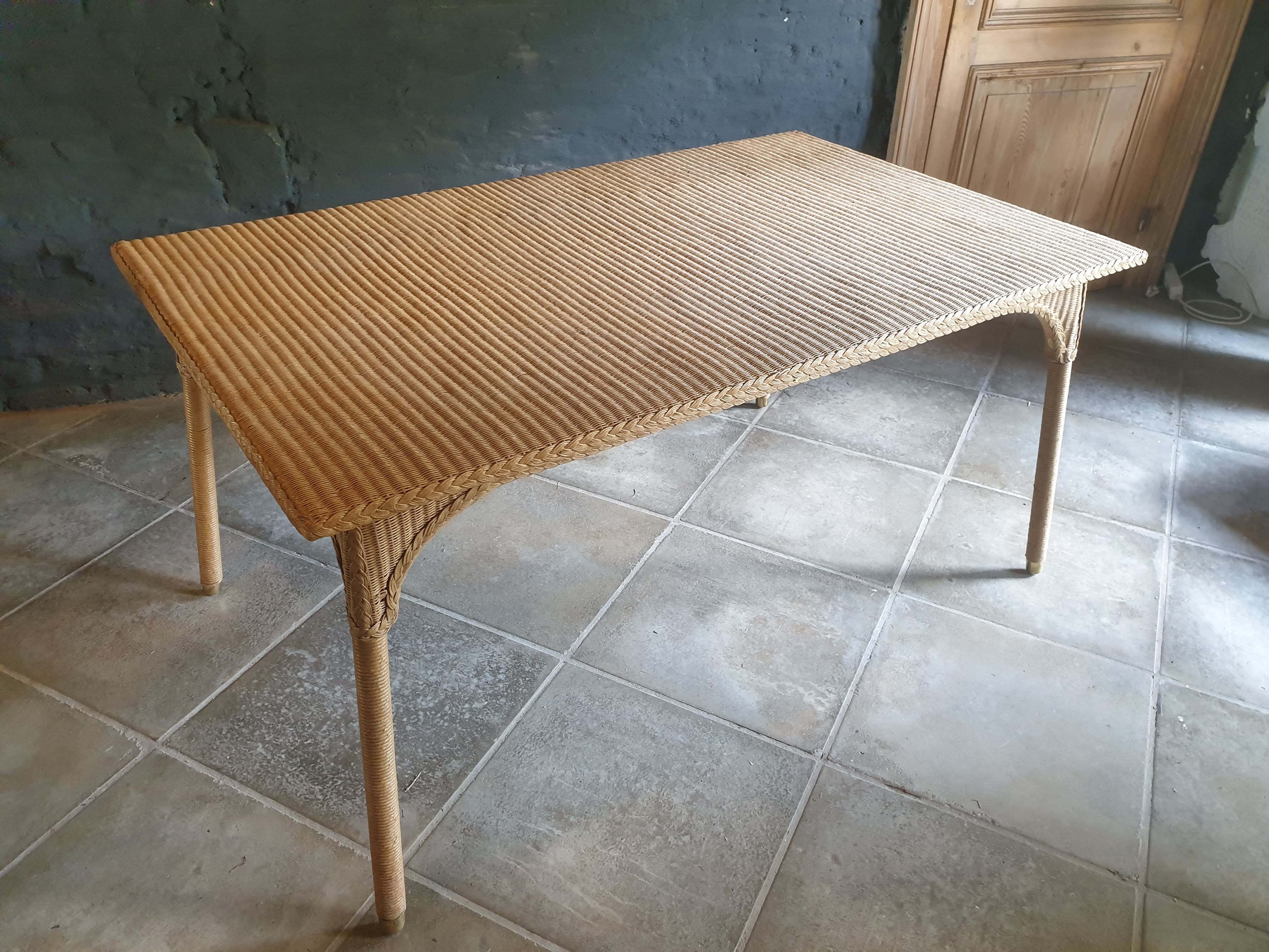 Table Lloyd Loom
