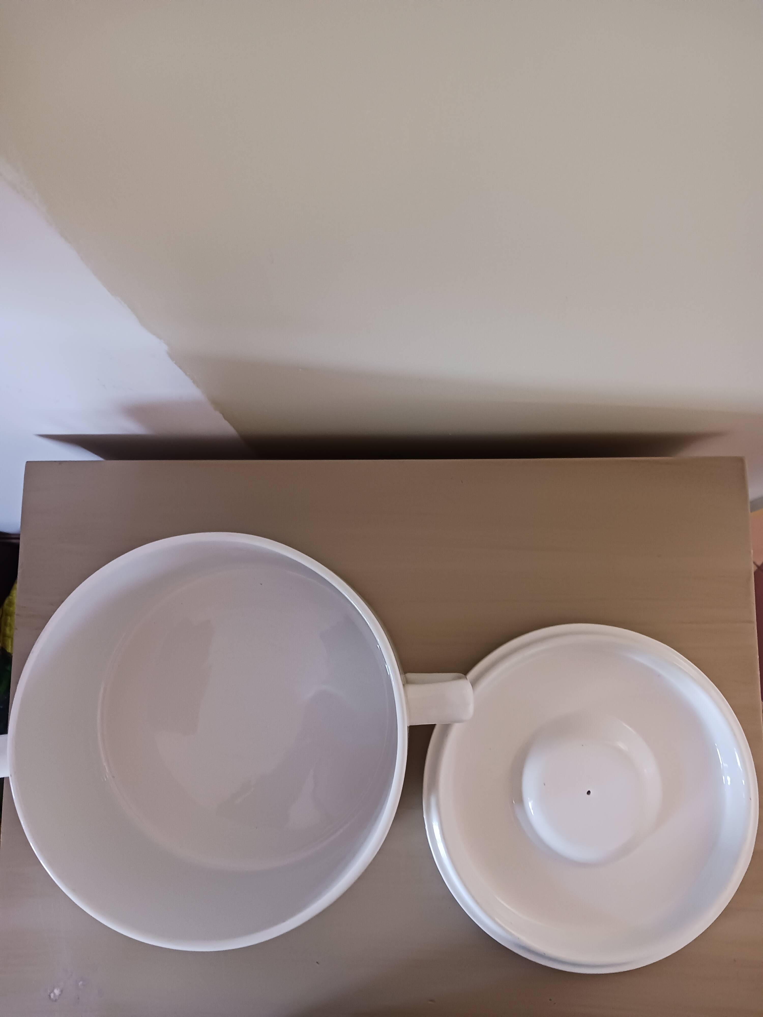 Moulin des loups vegetable dish, from Orchies in earthenware.