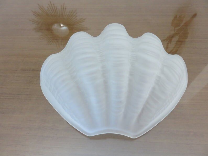 Wall lamp " shell " Art Deco brass and frosted glass 70s