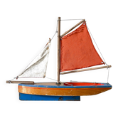Barque voilier de bassin coque 1/2 creuse de la marque Giraud Sauveur