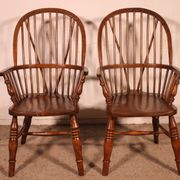 Pair of 19th Century English Windsor Armchairs