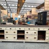 Huge store counter at the beginning of the 20th century