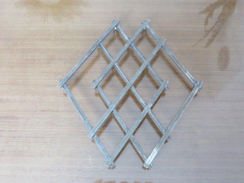 Extendable silver metal underside 40s 50s