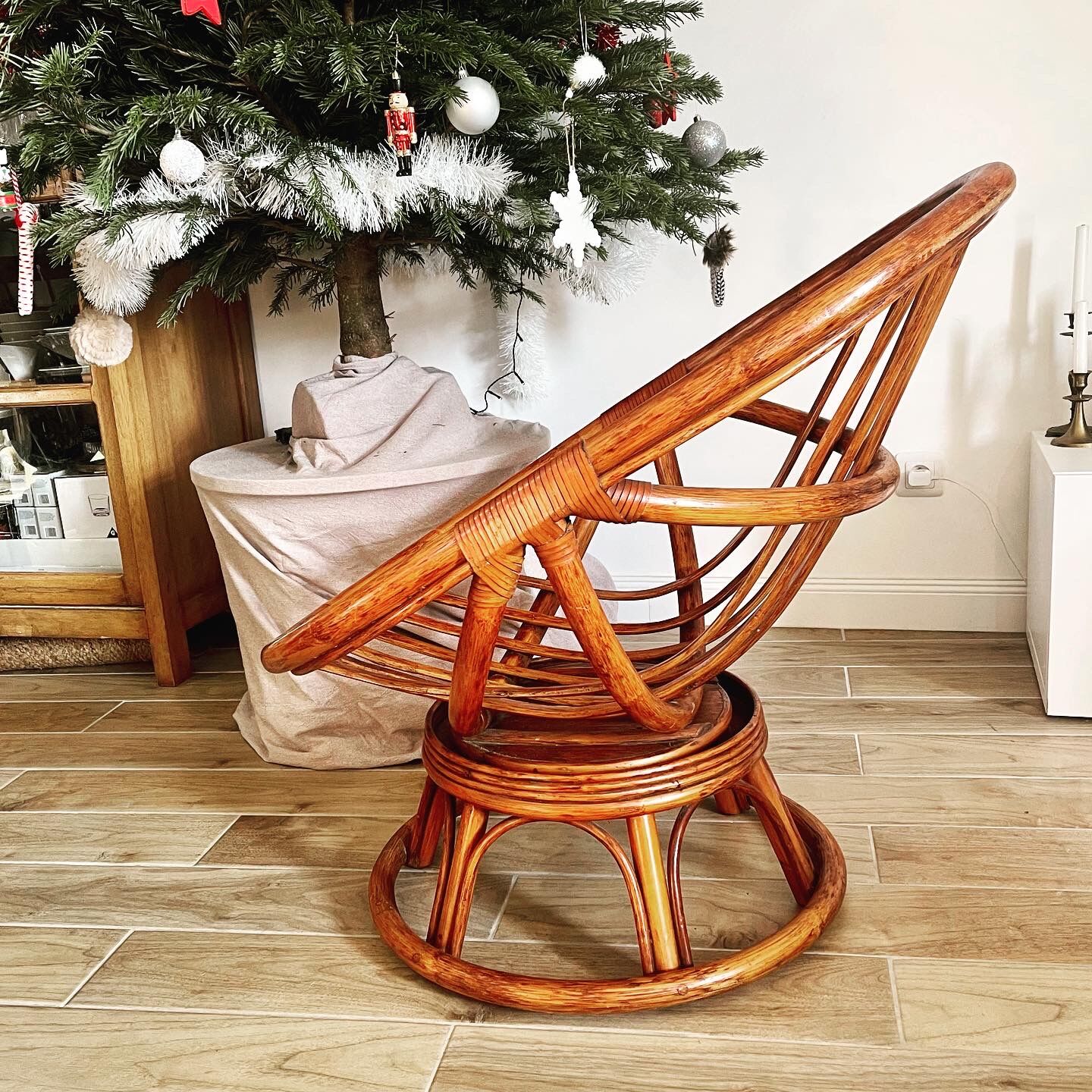 Swivel rattan armchair