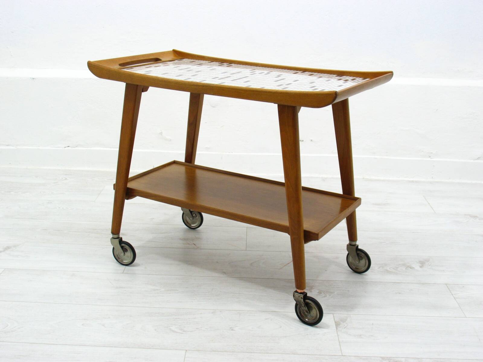 Chariot de bar et table en opale, Allemagne, années 1970.