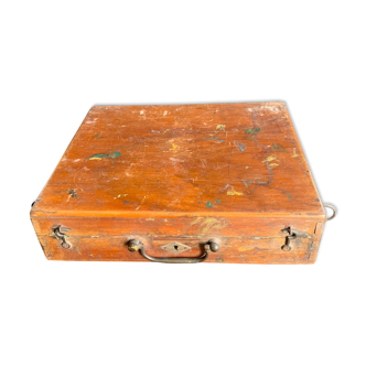 Old wooden painter's case and its nineteenth century palette