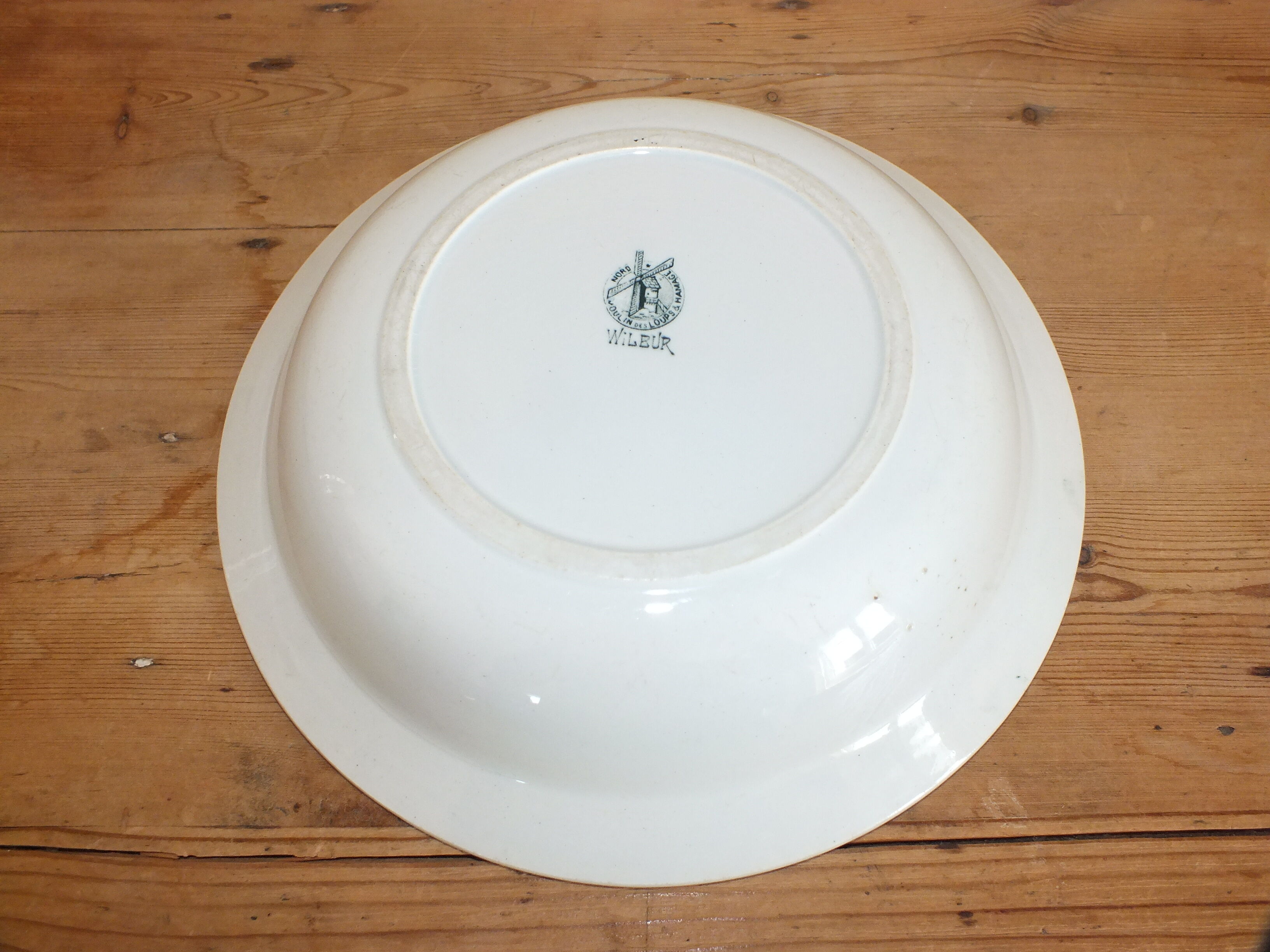 Hollow dish in Iron Earth Moulin des Loups model Wilbur