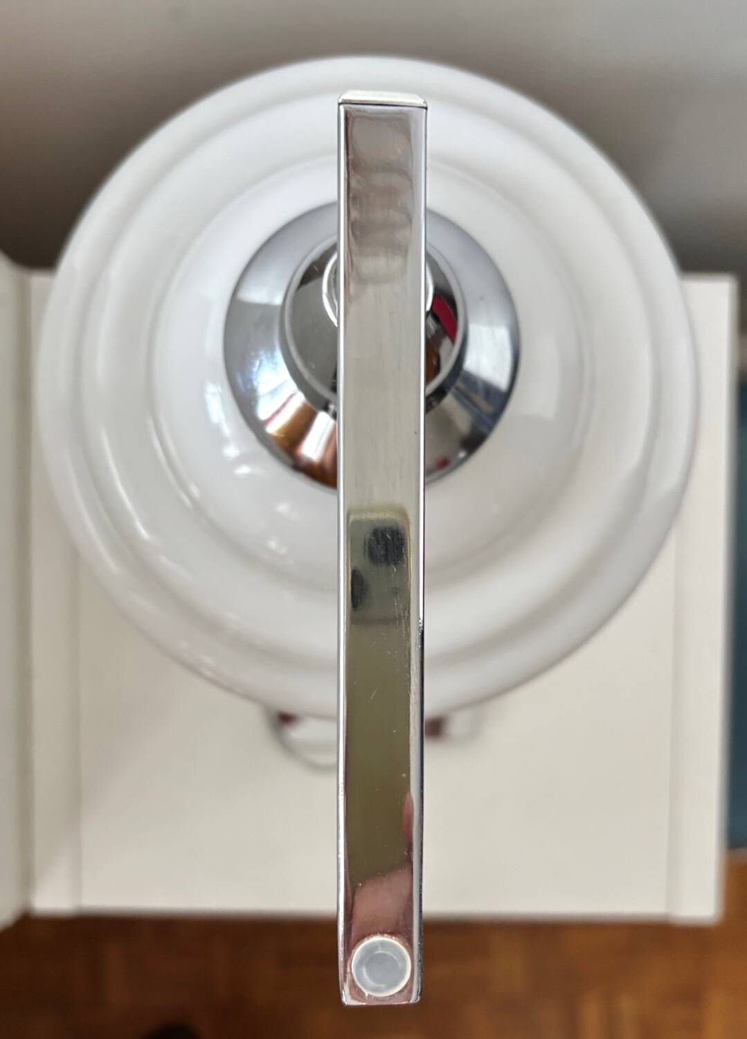Lampe de table UFO chromée
