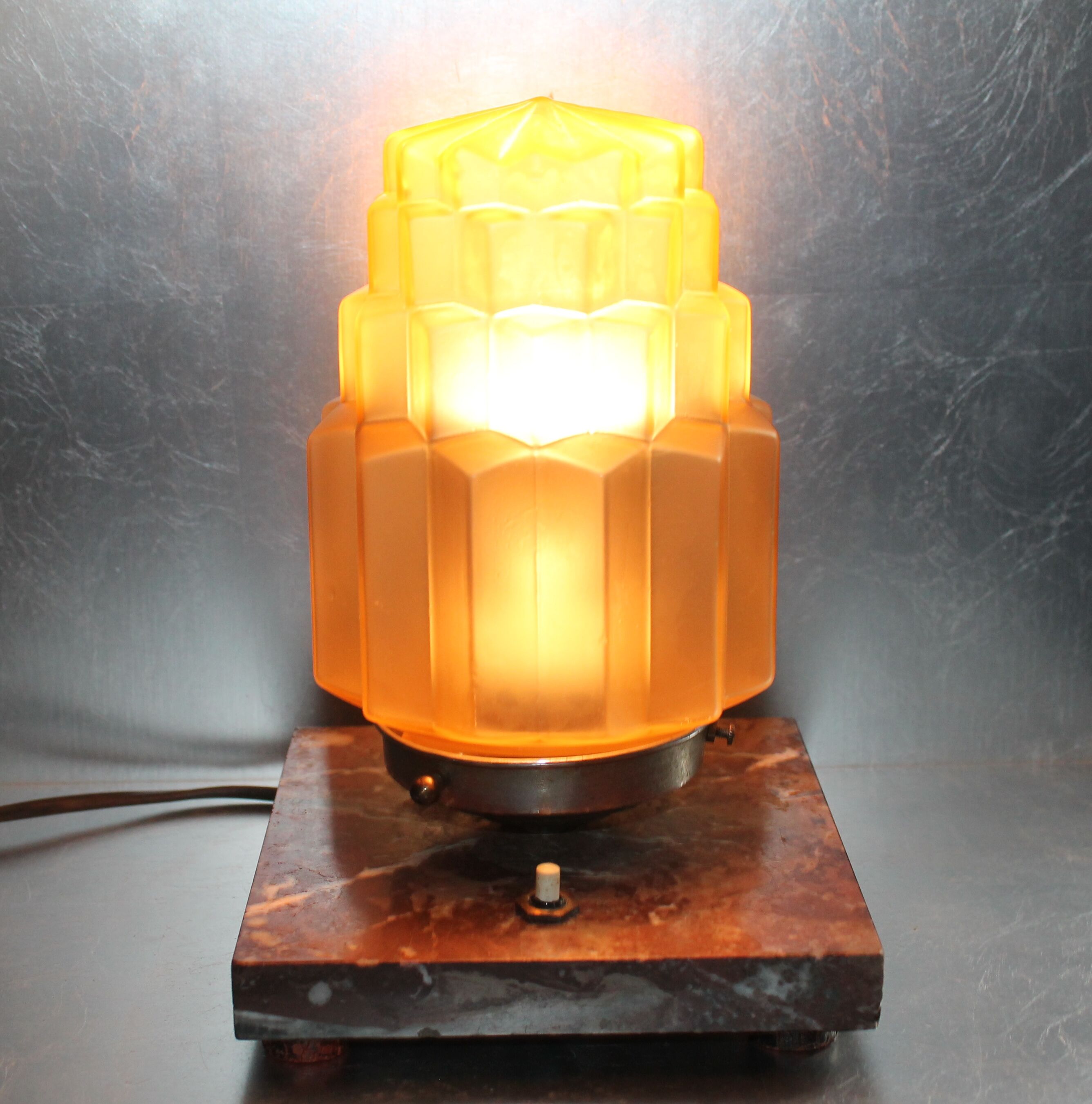 Skyscraper art deco lamp from the 1930s-1940s