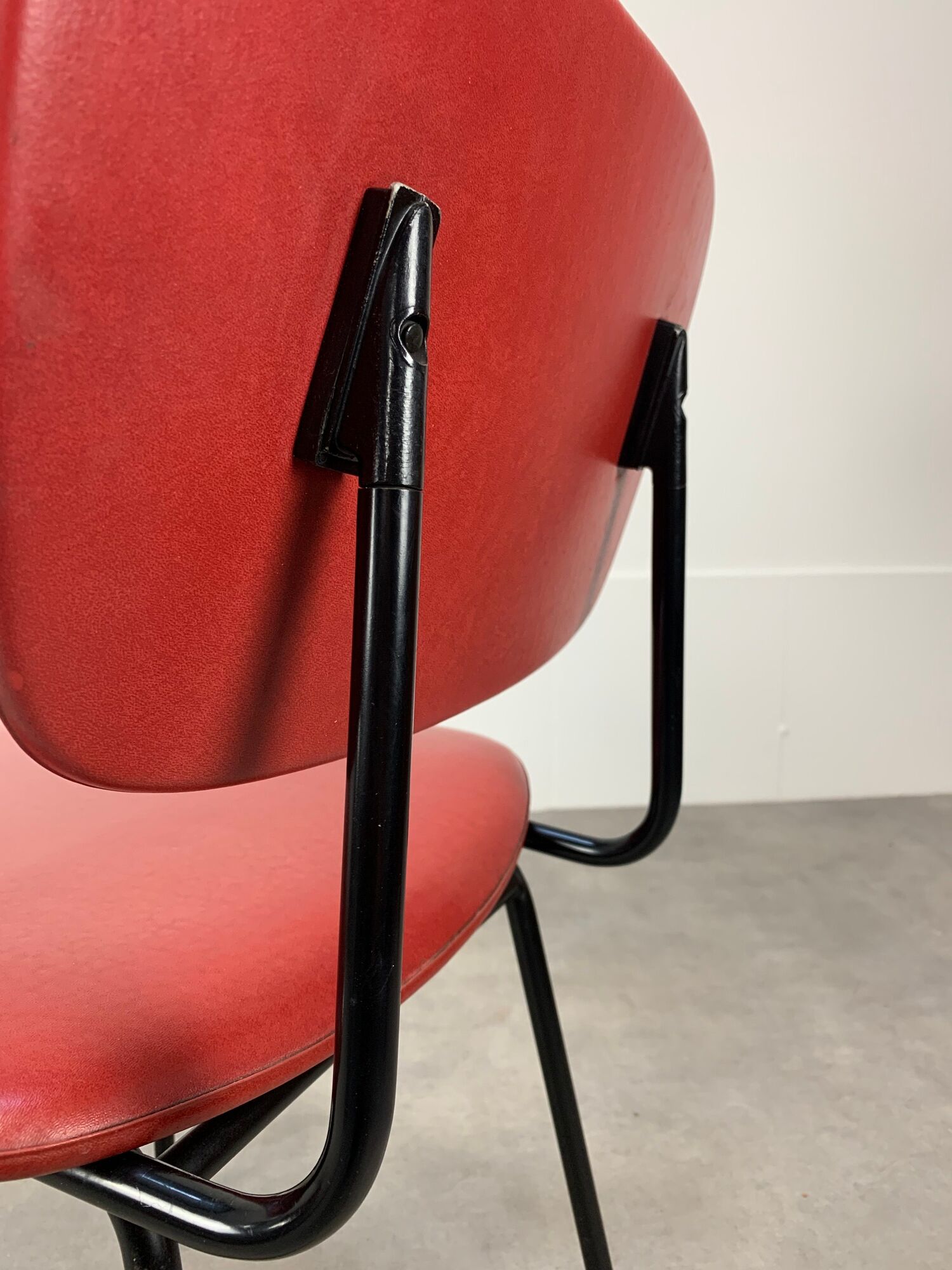 Airborne chair model Carolina Prefacto, 1950, metal and red skaï