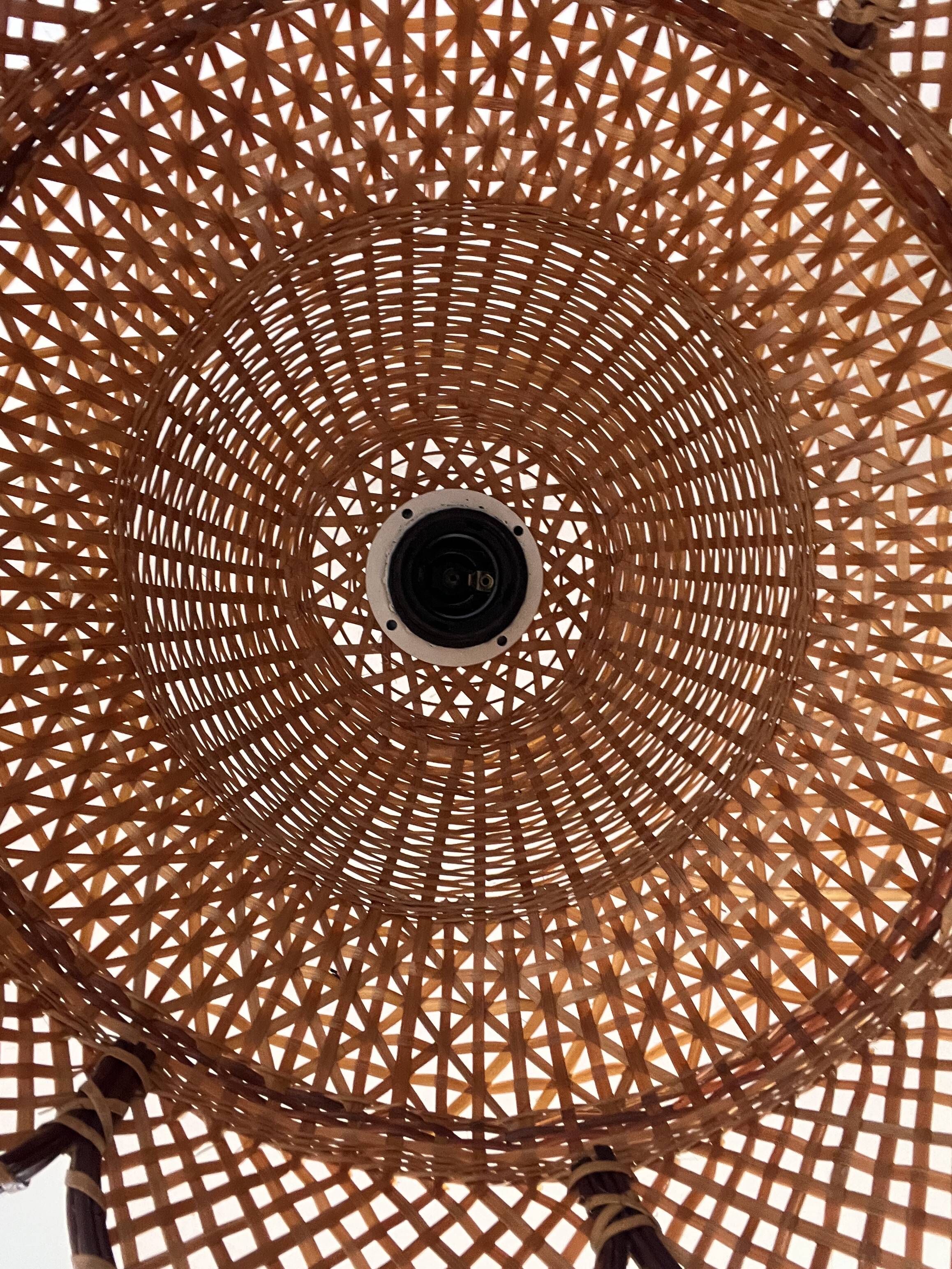 Wicker caning pendant light
