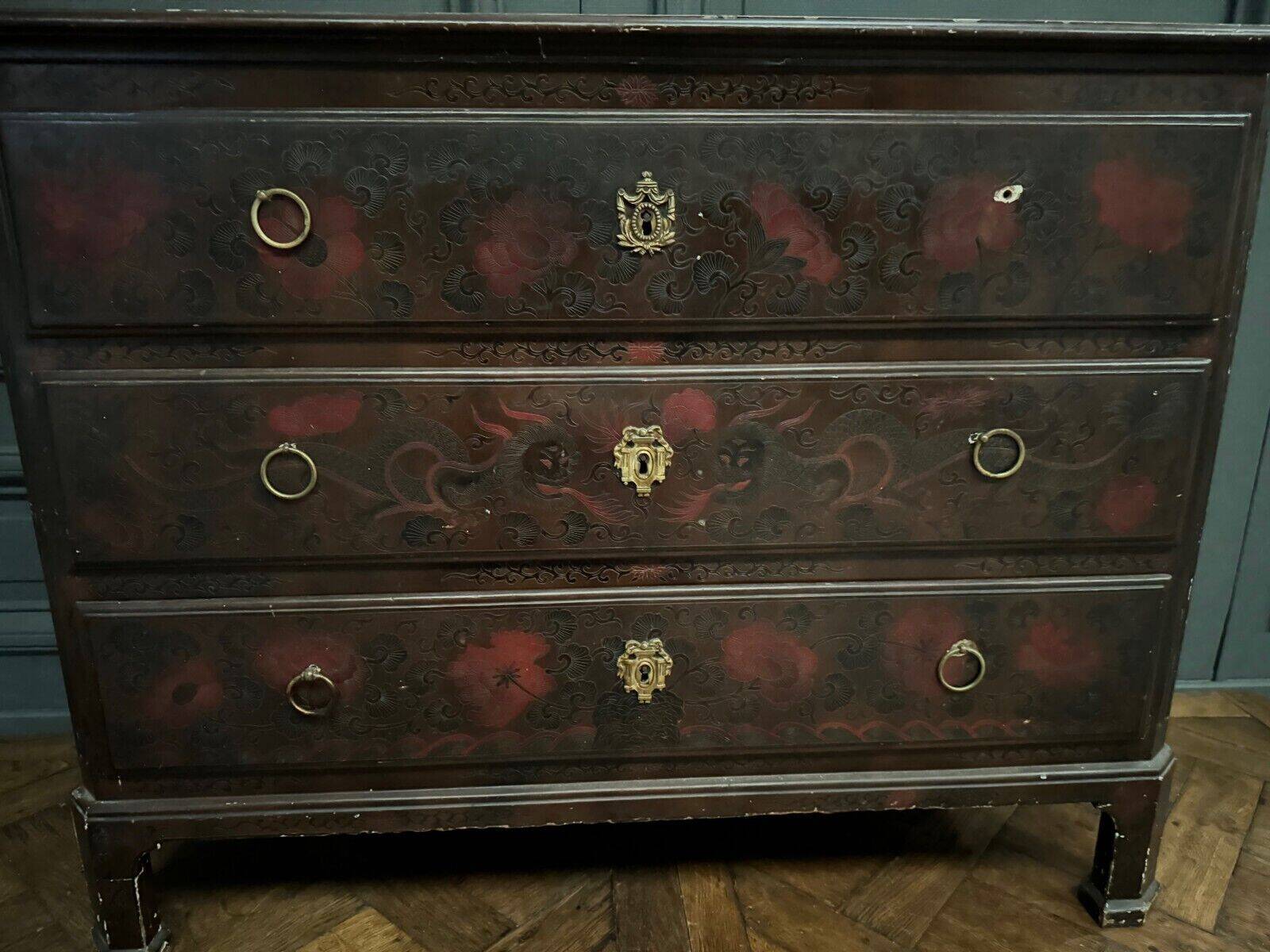 Chinese lacquer chest of drawers decorated with dragon late 19th century