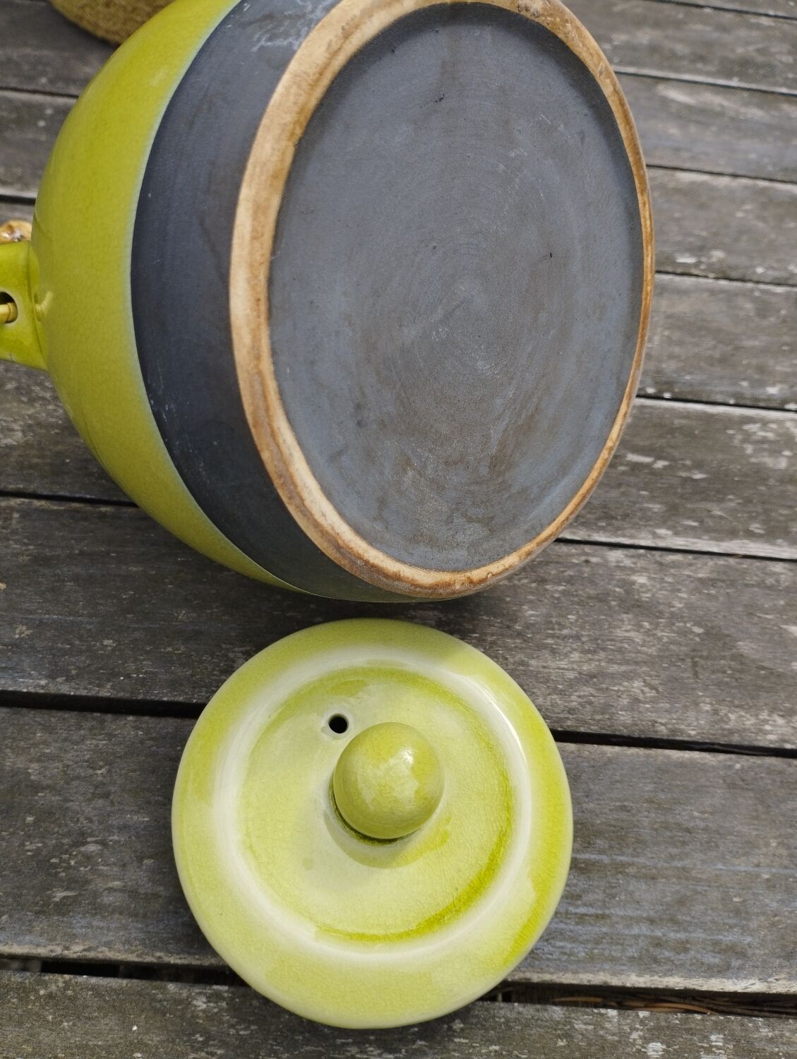 Anise green ceramic teapot, bamboo handle