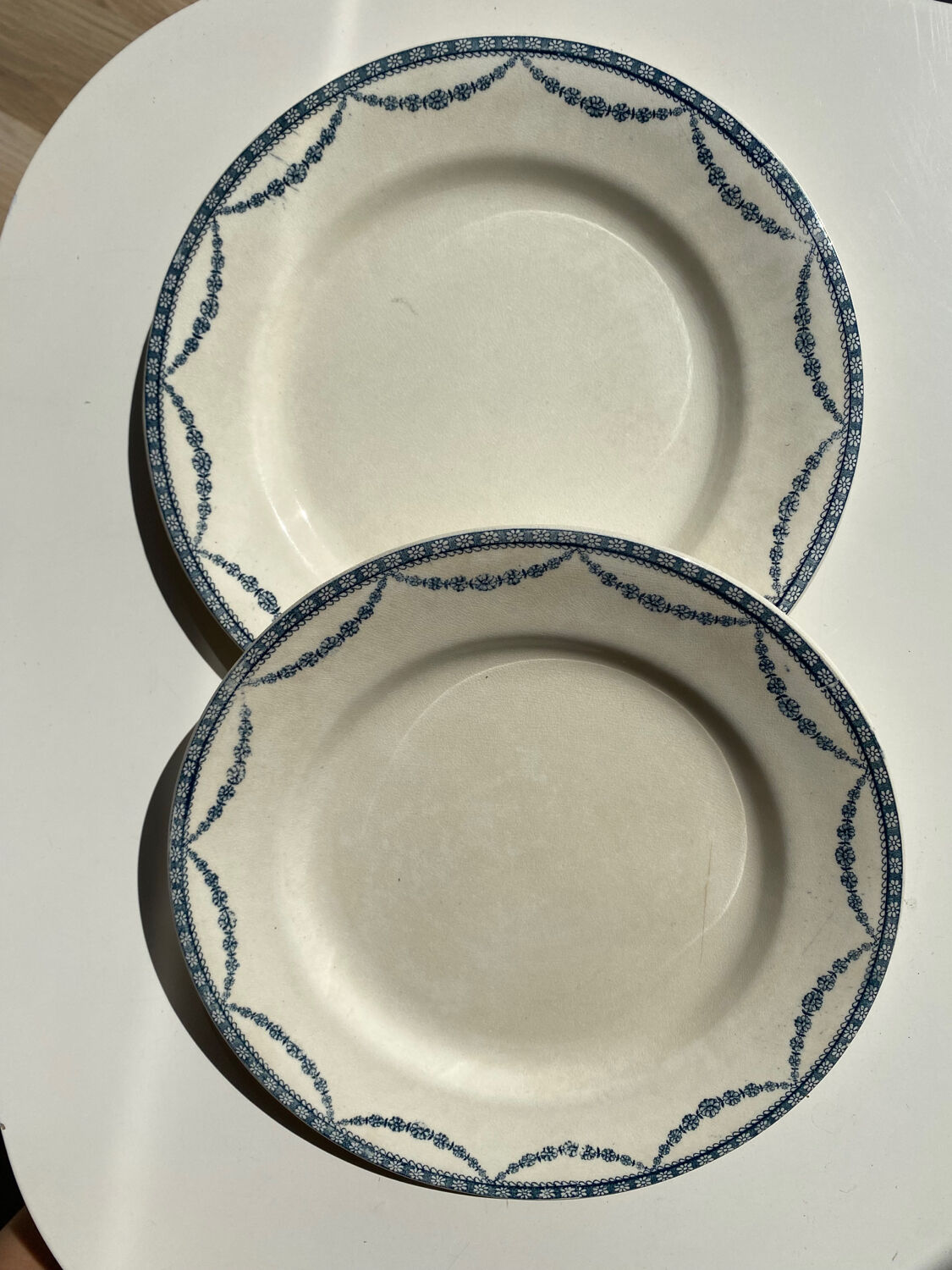 2 assiettes terre de fer Modèle Vincennes manufacture Salins