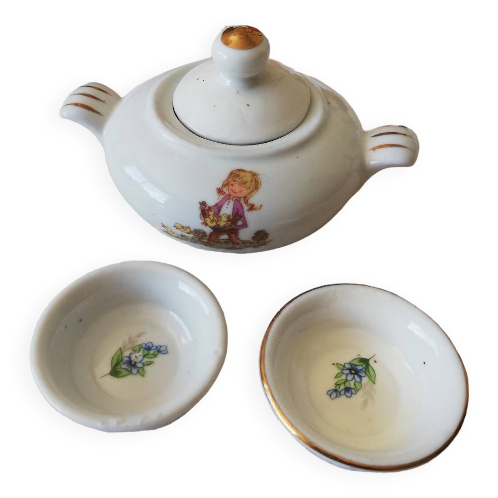 Vintage dinner set: soup tureen and two small plates