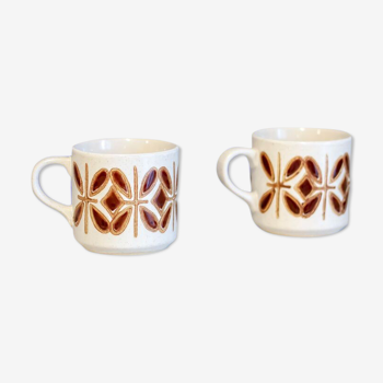 2 vintage pattern cups