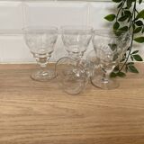 Set of 4 wine glasses on short stem