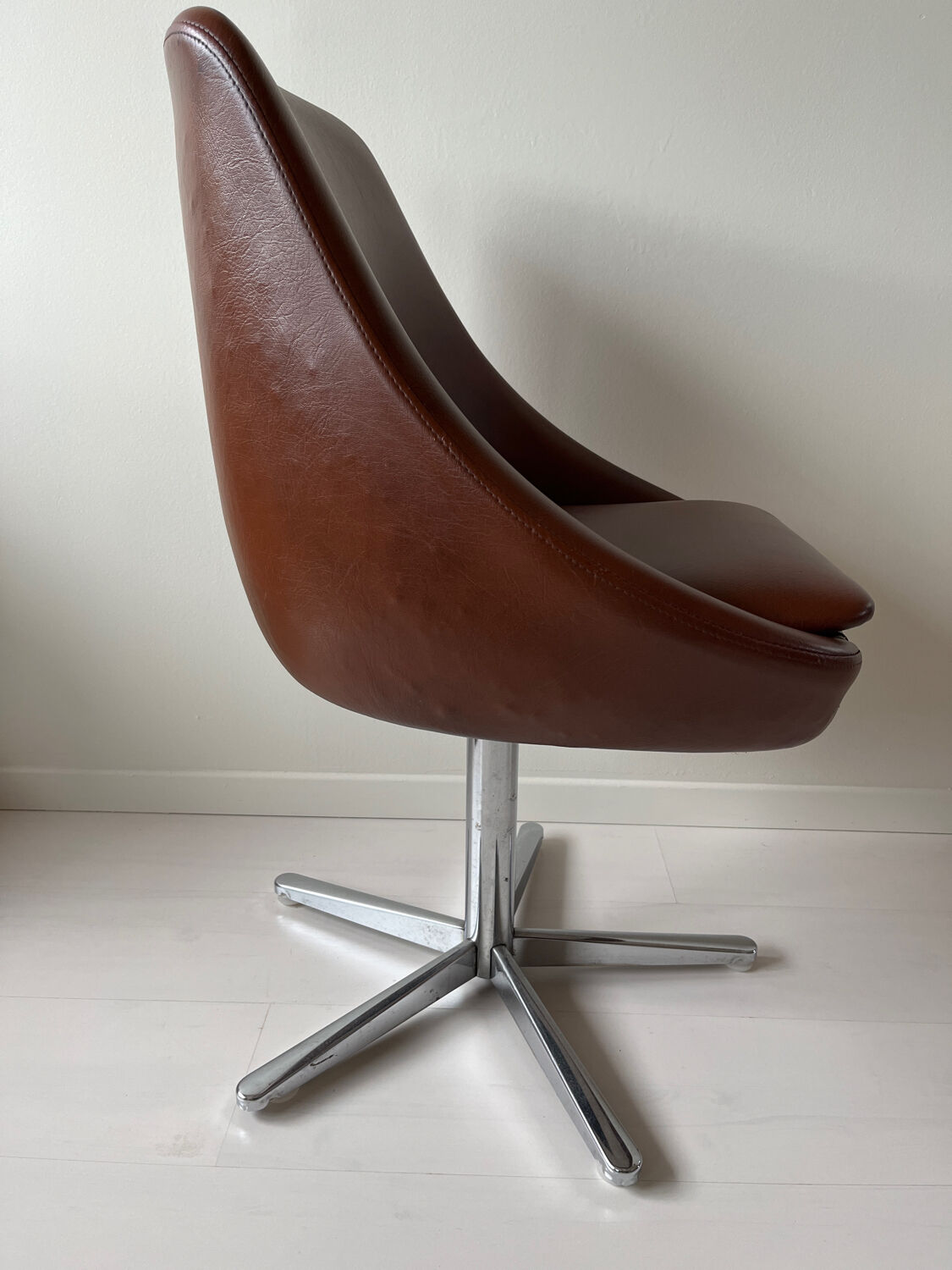 Swivel armchair 70s imitation leather