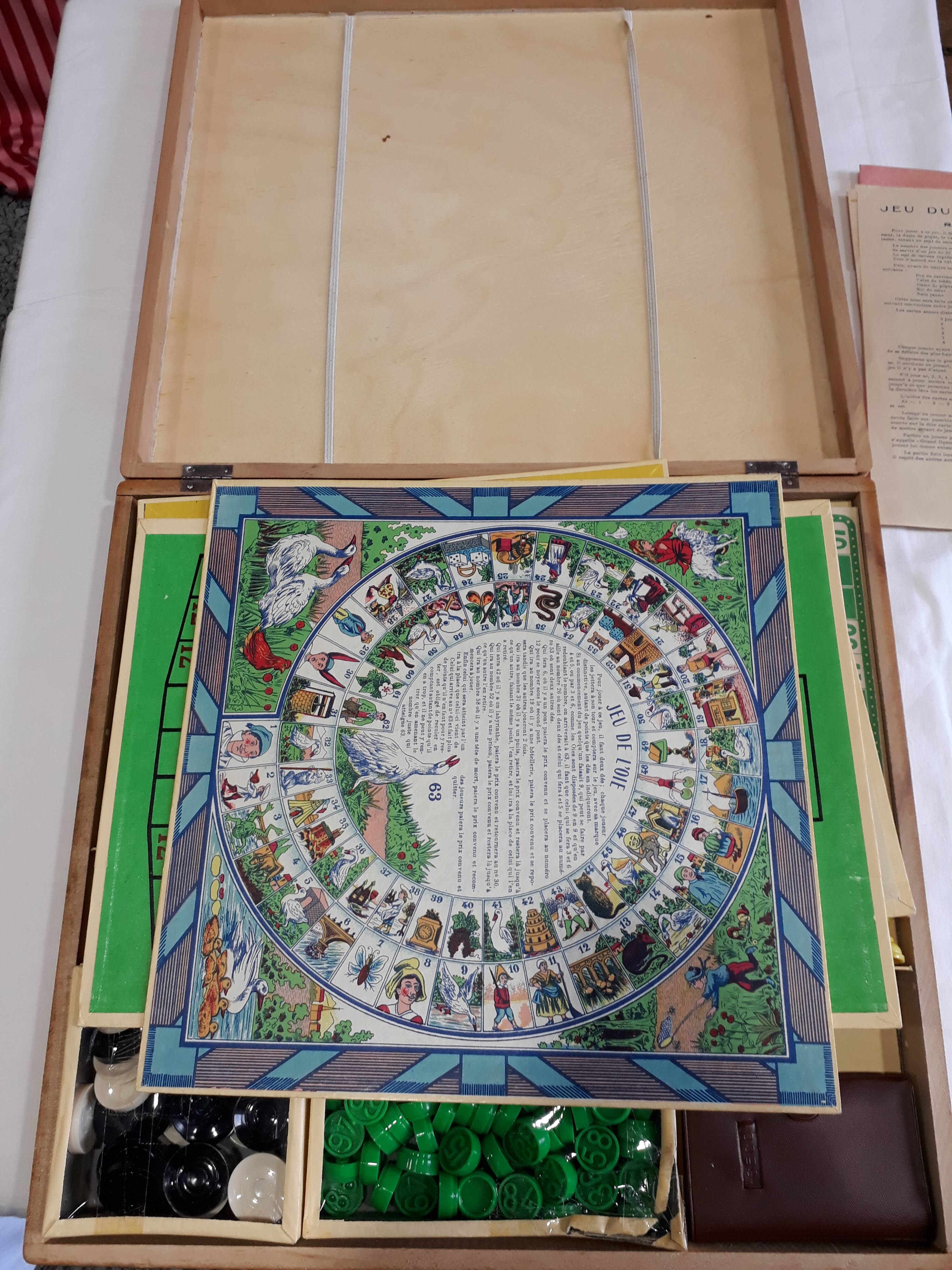 Boite de jeux en bois