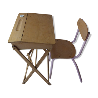 Child desk and its chair