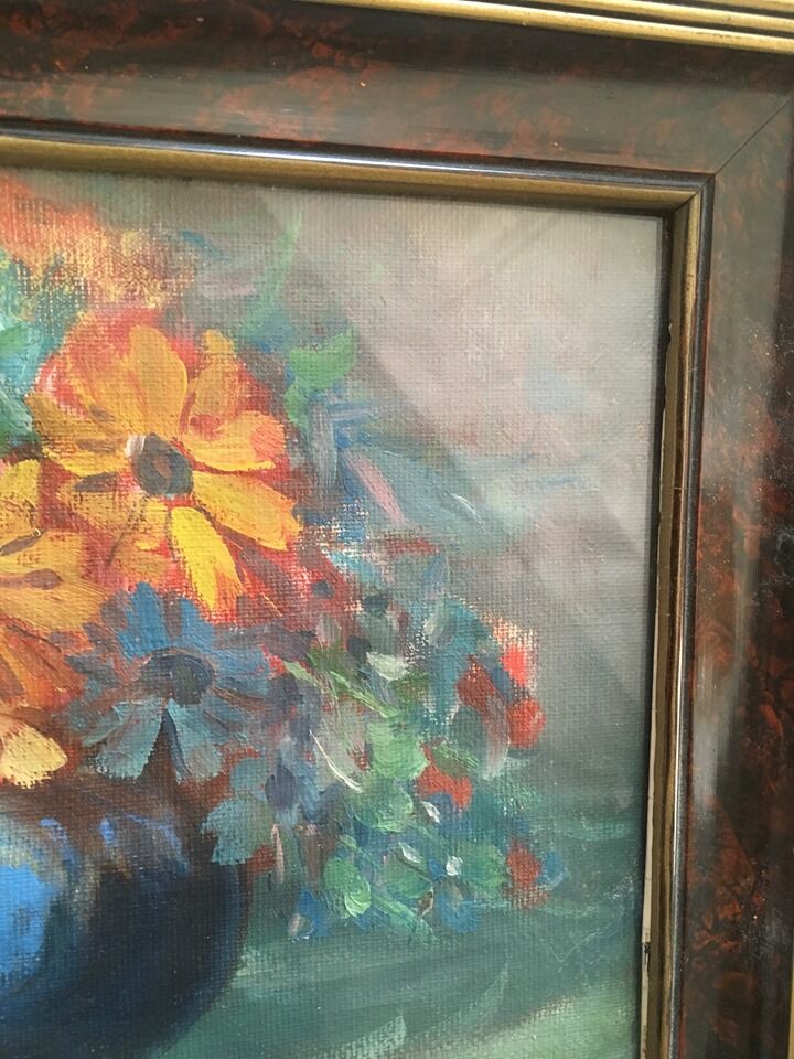 Painting on canvas bouquet of flowers in a vase.