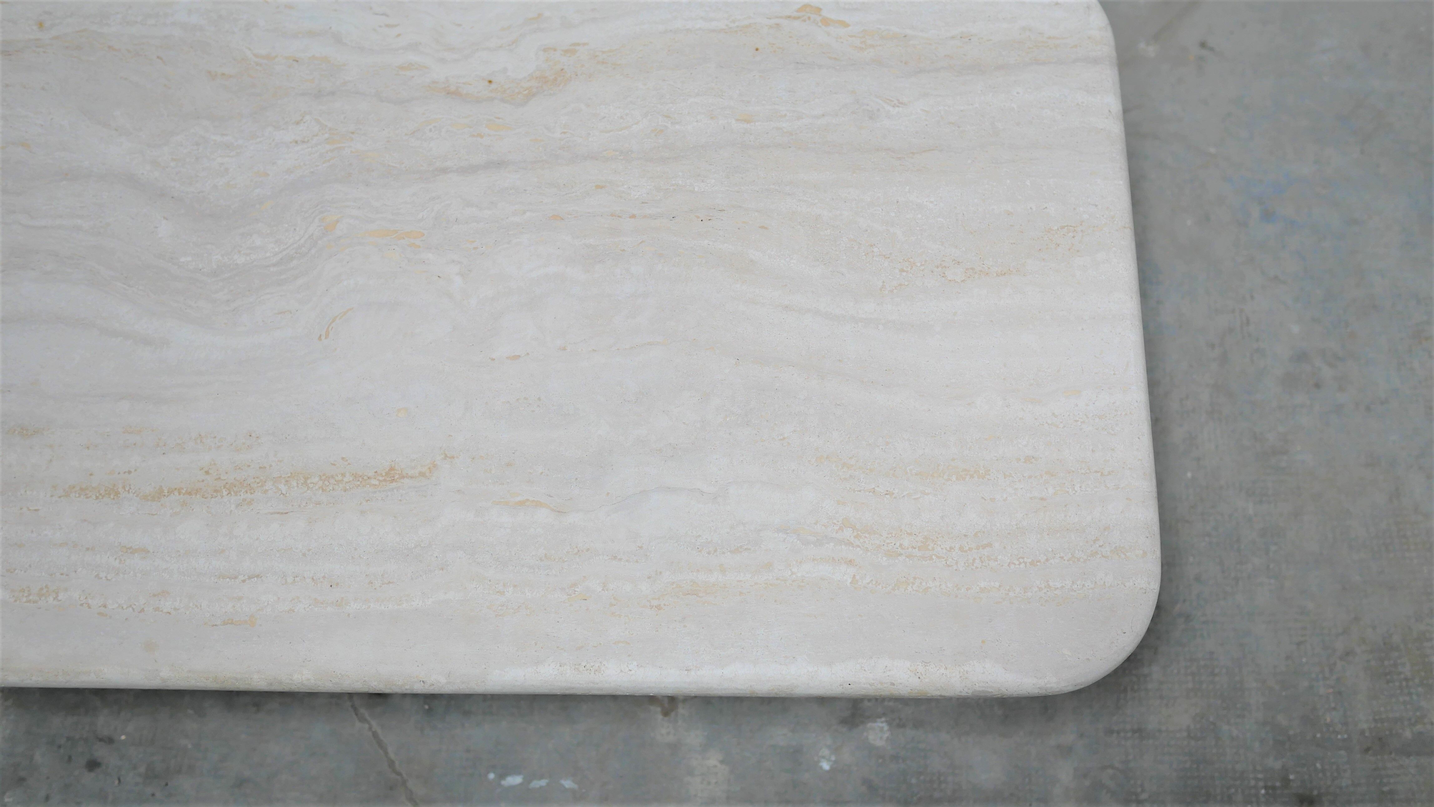 Table basse vintage en travertin