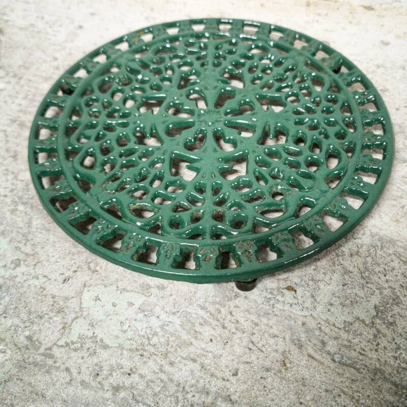 Enamelled cast iron trivet