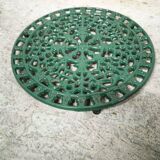 Enamelled cast iron trivet
