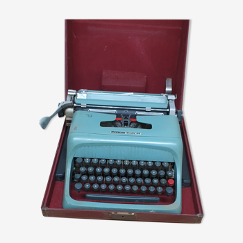 Typewriter Olivetti Studio 44