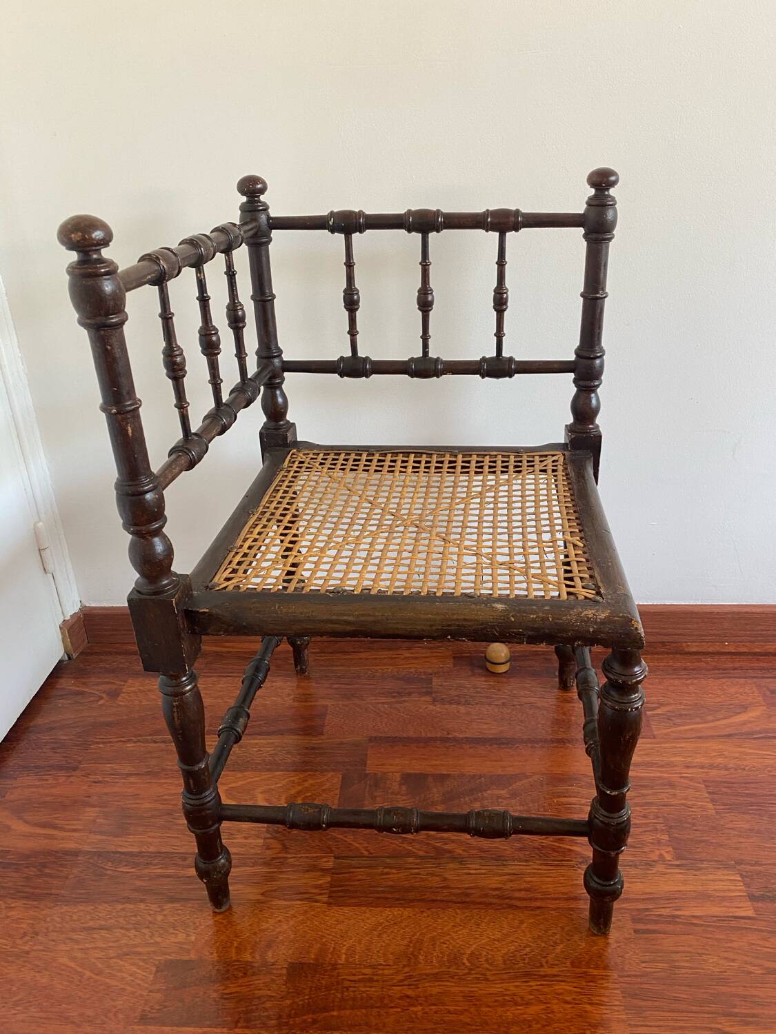 Chaise d’angle bois et rotin