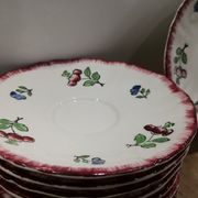 Lot 9 old plates in gien earthenware model "lorraine"