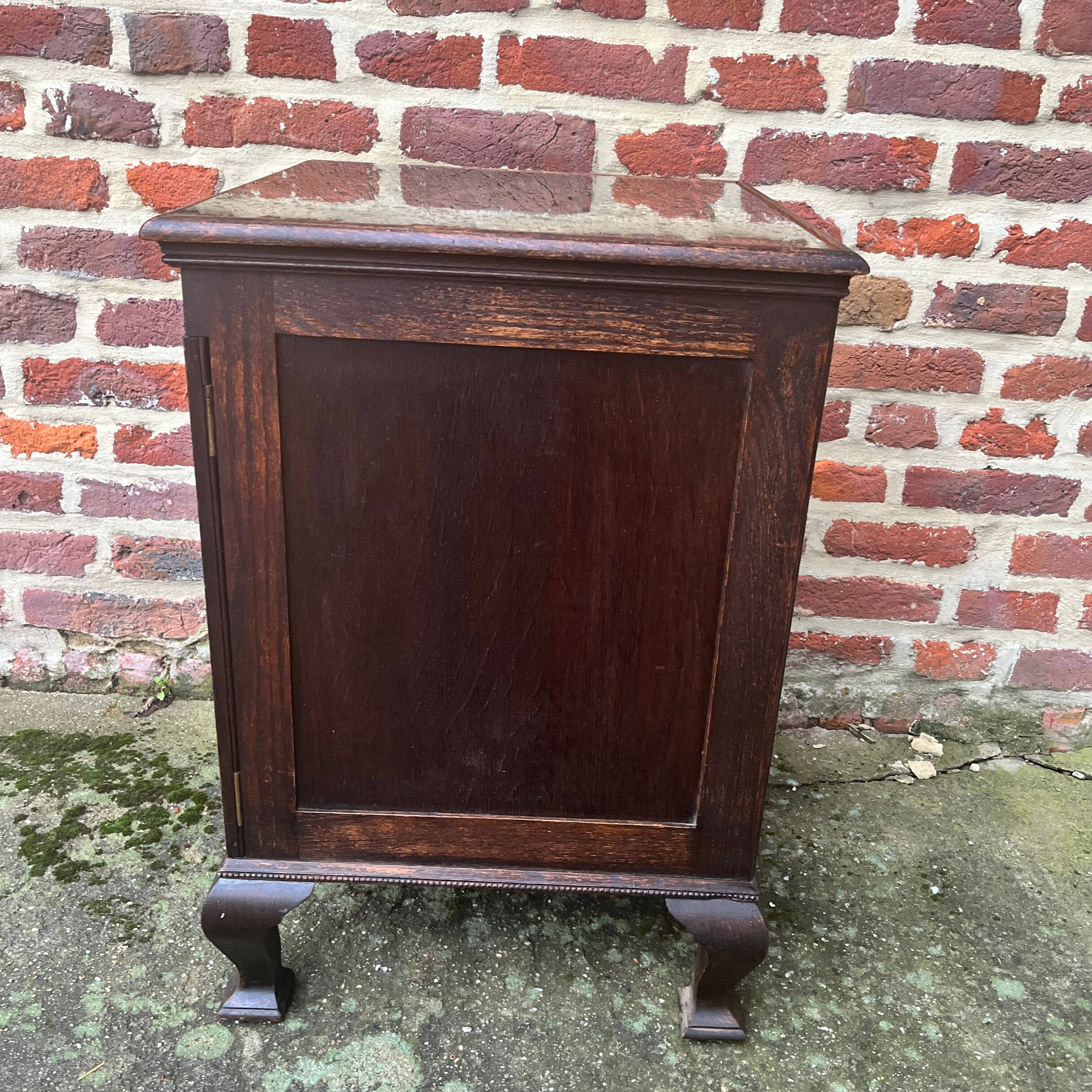 Gramophone cabinet