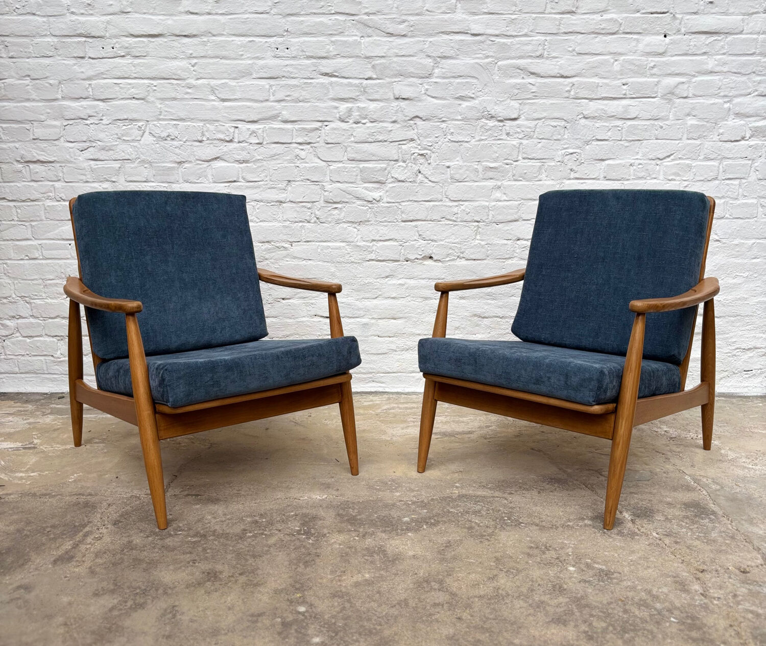 Set of two Scandinavian-style oak armchairs