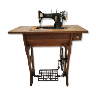 M.a.c.c. sewing machine