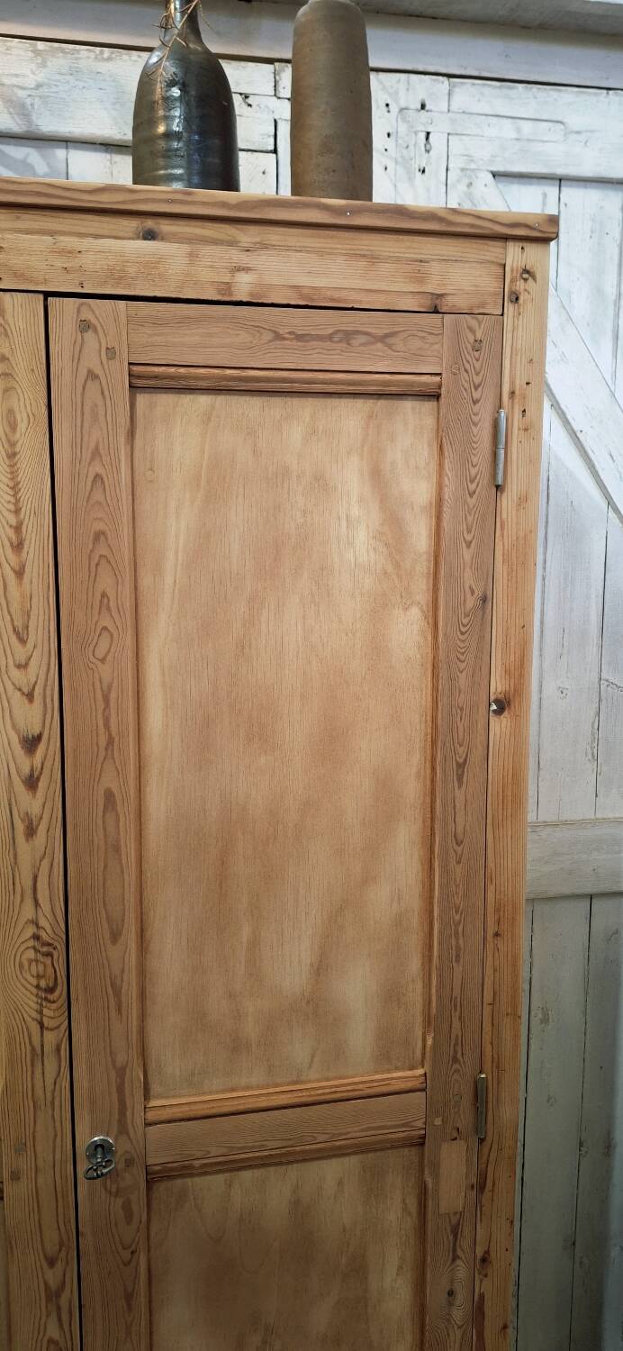 Armoire vintage