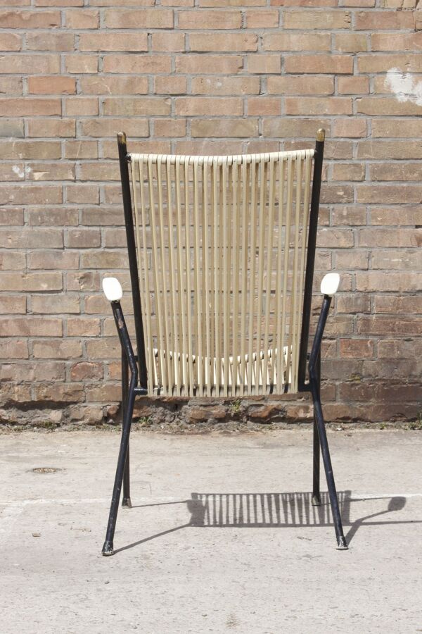 Fauteuil fer forgé, laiton & scoubidou, France 1950s