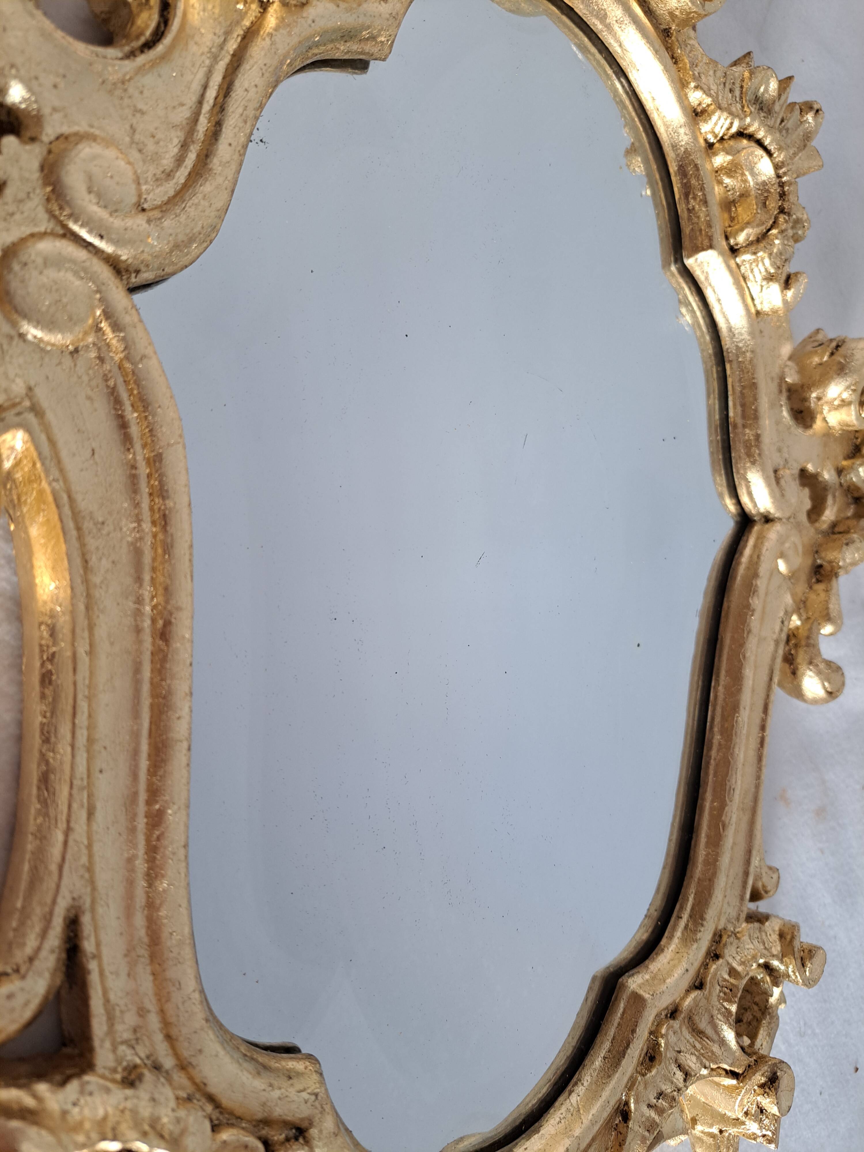 Miroir en bois et doré à la feuille doré
