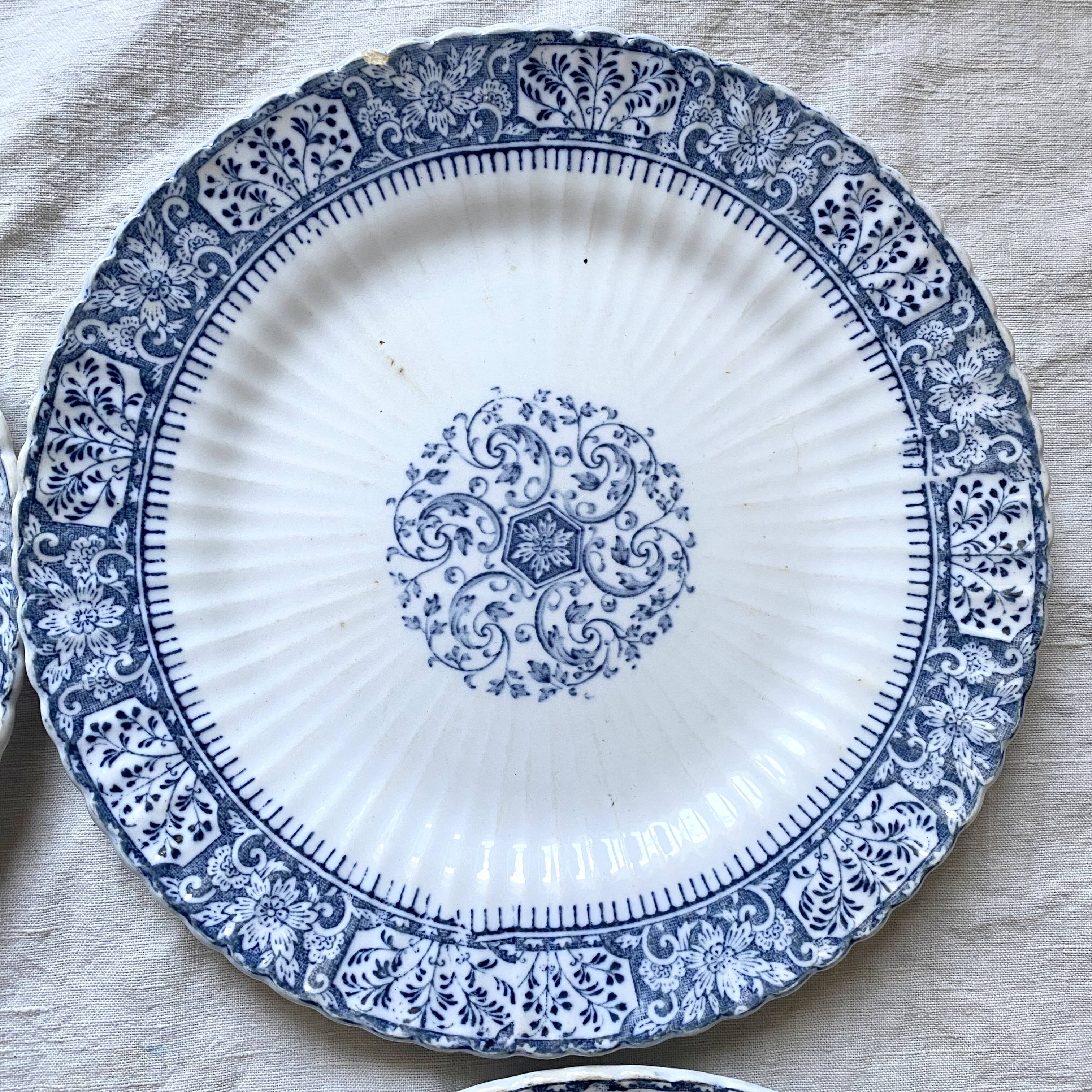 Sarreguemines ironstone dessert plates, "Embroidery" model
