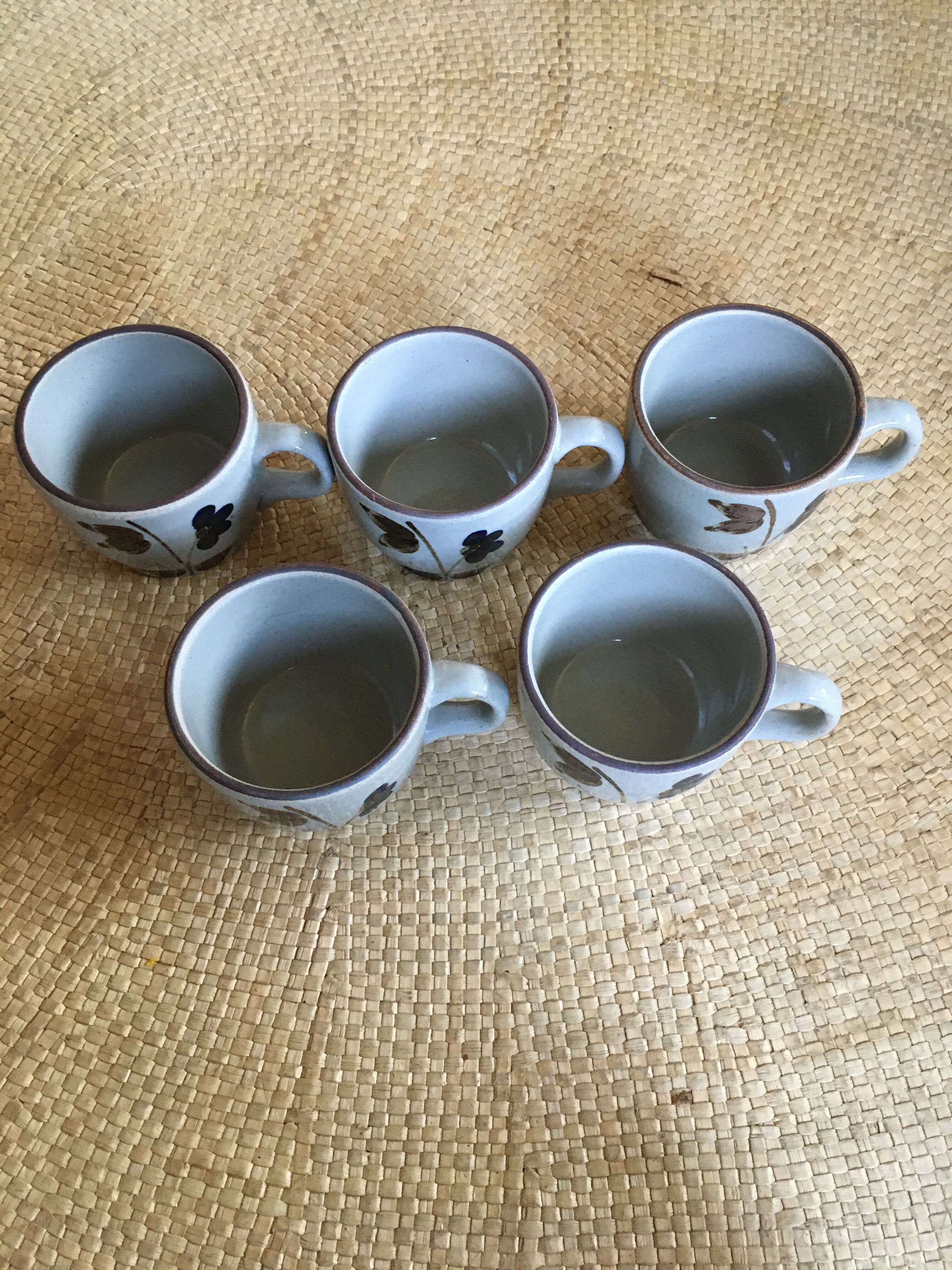 Lot of 5 cups sandstone