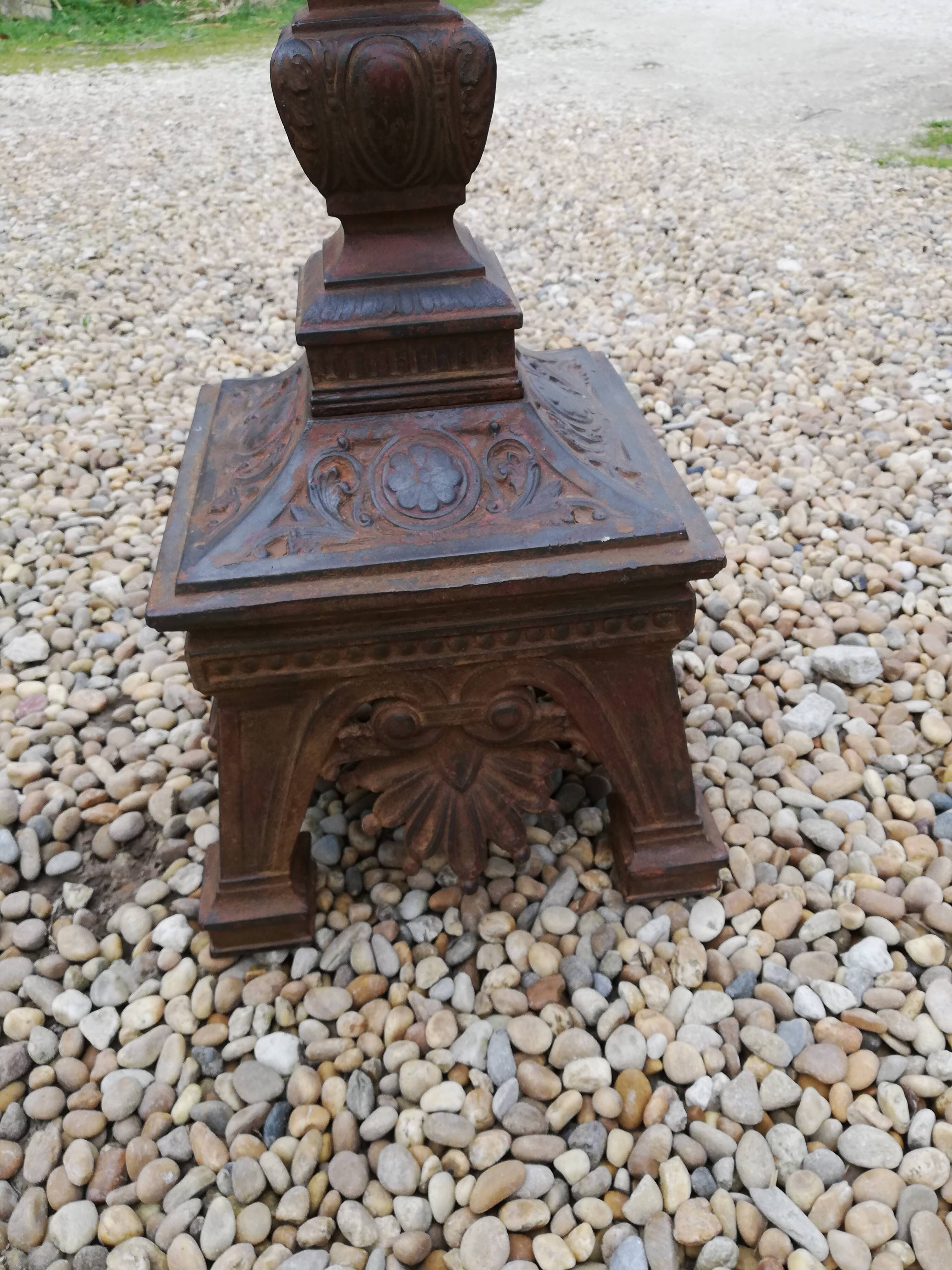 Cast iron exterior lamppost