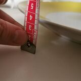 plat de service rond jaune et blanc porcelaine de limoges